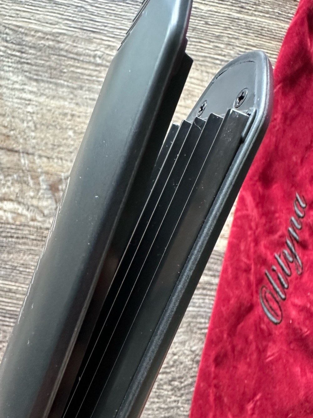 Oltyma Hair Crimper / Waver with Red Velvet Bag - Brand New